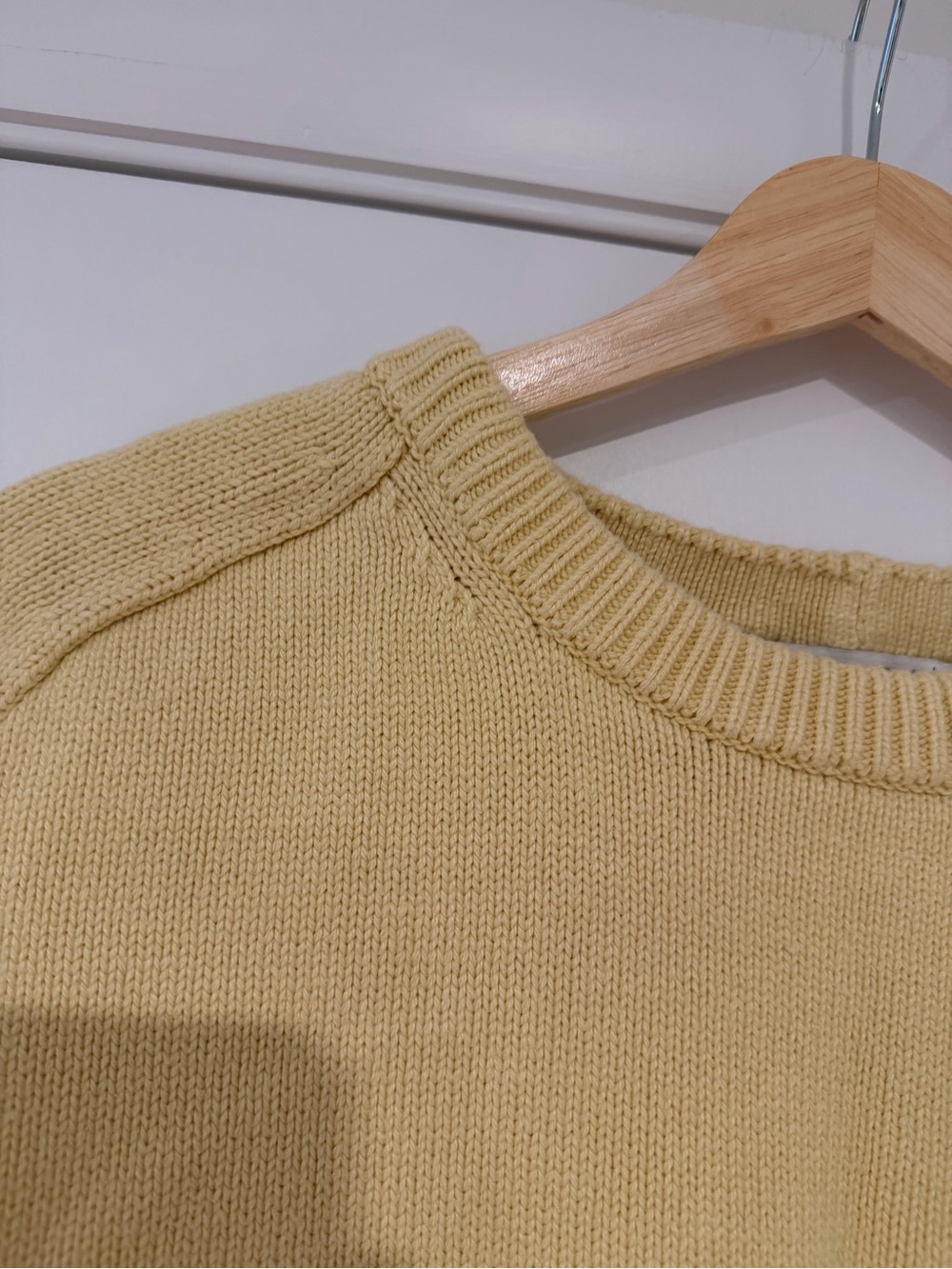 Abercrombie and Fitch • Yellow Knit Sweater - Picture 4 of 7